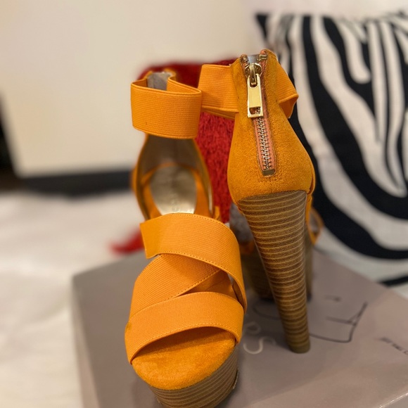 Shoes - Picture 3 of 4